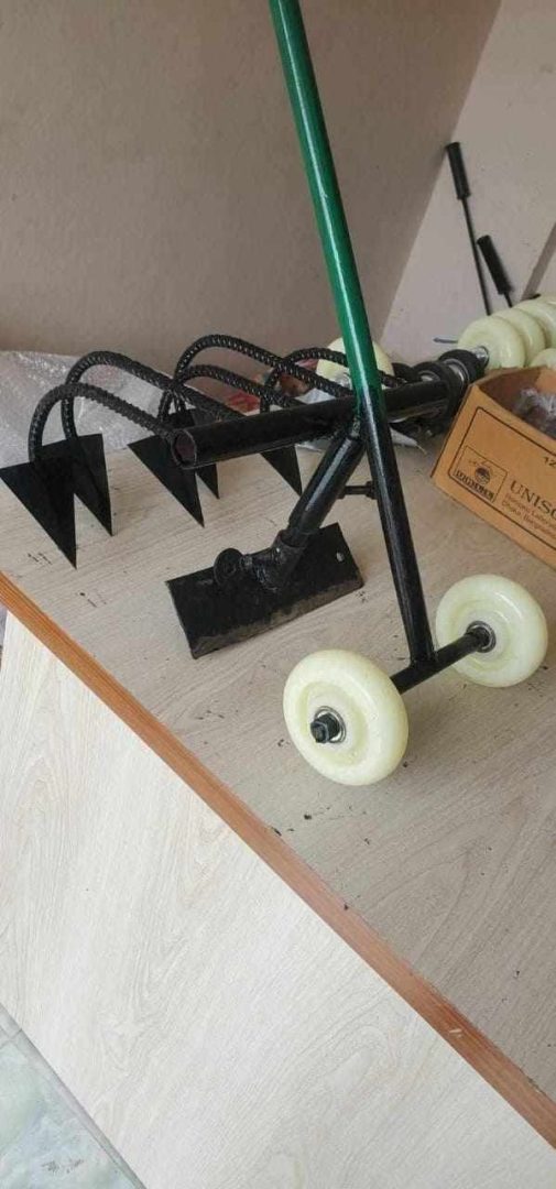 দুই চাকা বিশিষ্ট ৫০ ইঞ্চি লম্বা হাতল সহ, - Image 2