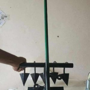 দুই চাকা বিশিষ্ট ৫০ ইঞ্চি লম্বা  হাতল সহ,