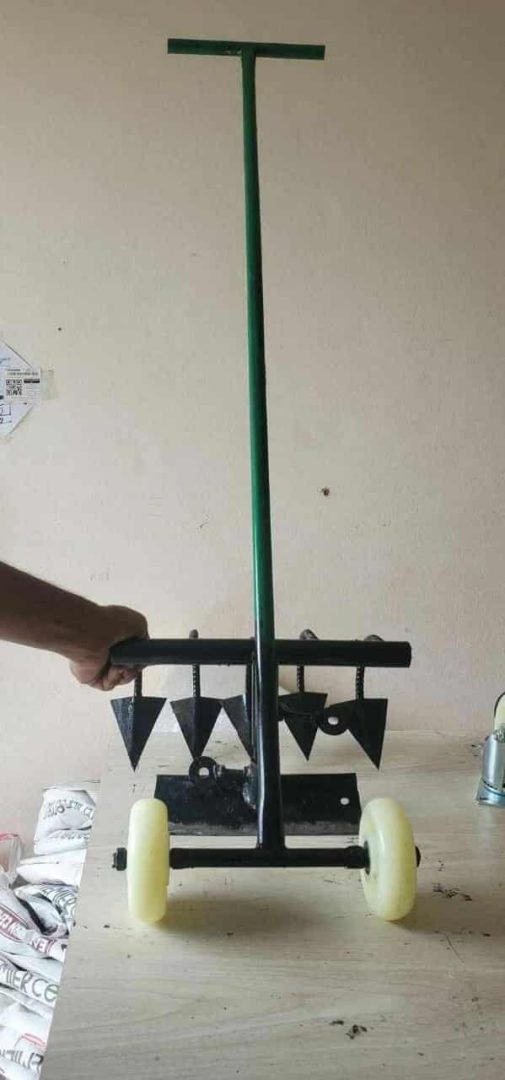 দুই চাকা বিশিষ্ট ৫০ ইঞ্চি লম্বা হাতল সহ লাঙ্গল সেট - Image 2